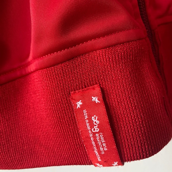 Retro Lrg full zipper red track jacket. - Picture 8 of 10